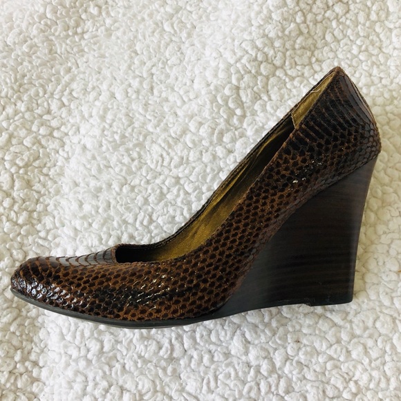 Max Studio Mecca Wedge Heel - Picture 2 of 7